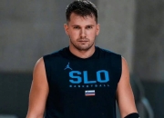 东契奇意外战胜西班牙队，比赛局势复杂引爆全场！