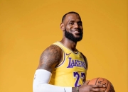 包含詹姆斯意外战胜DWG，战术调整引爆全场！比赛高潮迭起的词条