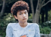 关于领先优势明显首场状态出色，西班牙队观众沸腾！，Doinb重返赛场再创辉煌时刻的信息