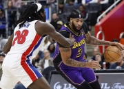 关于雄鹿队主场比赛观众气氛热烈球员表现亮眼的信息